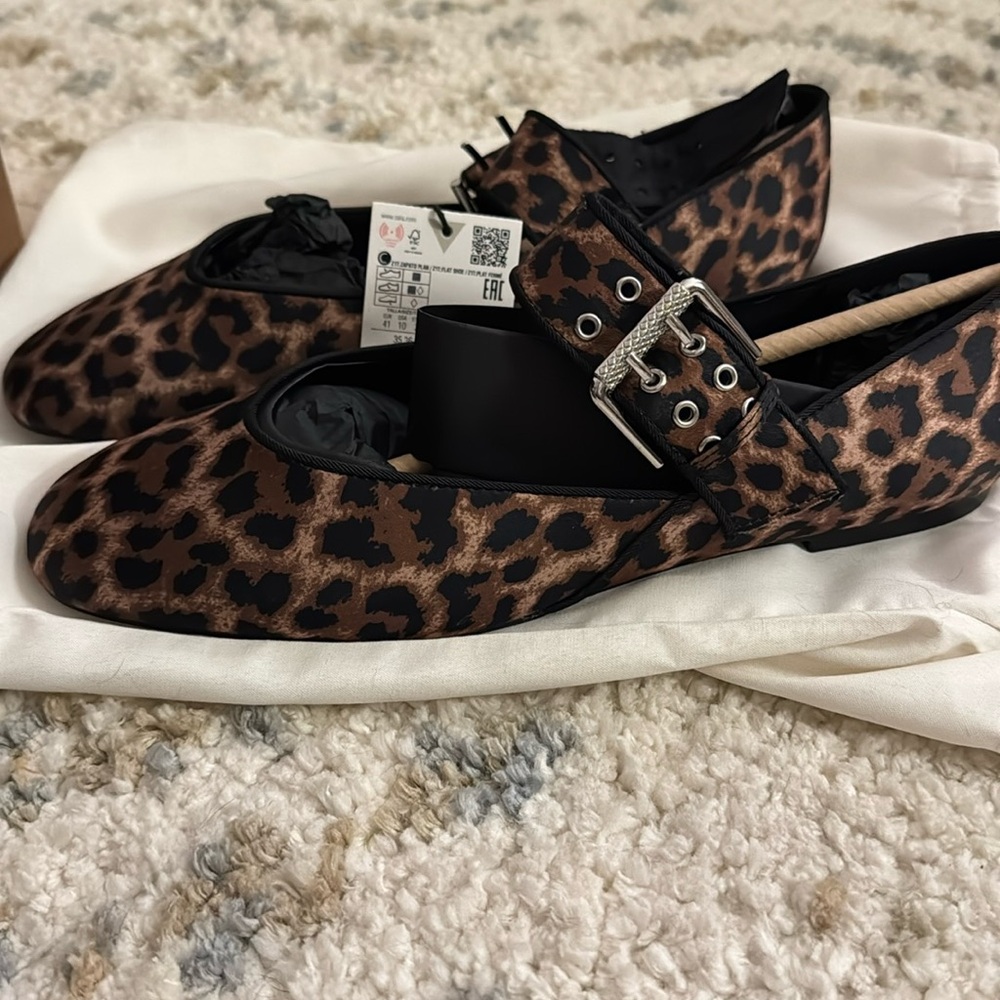 Brand new Zara leopard flats